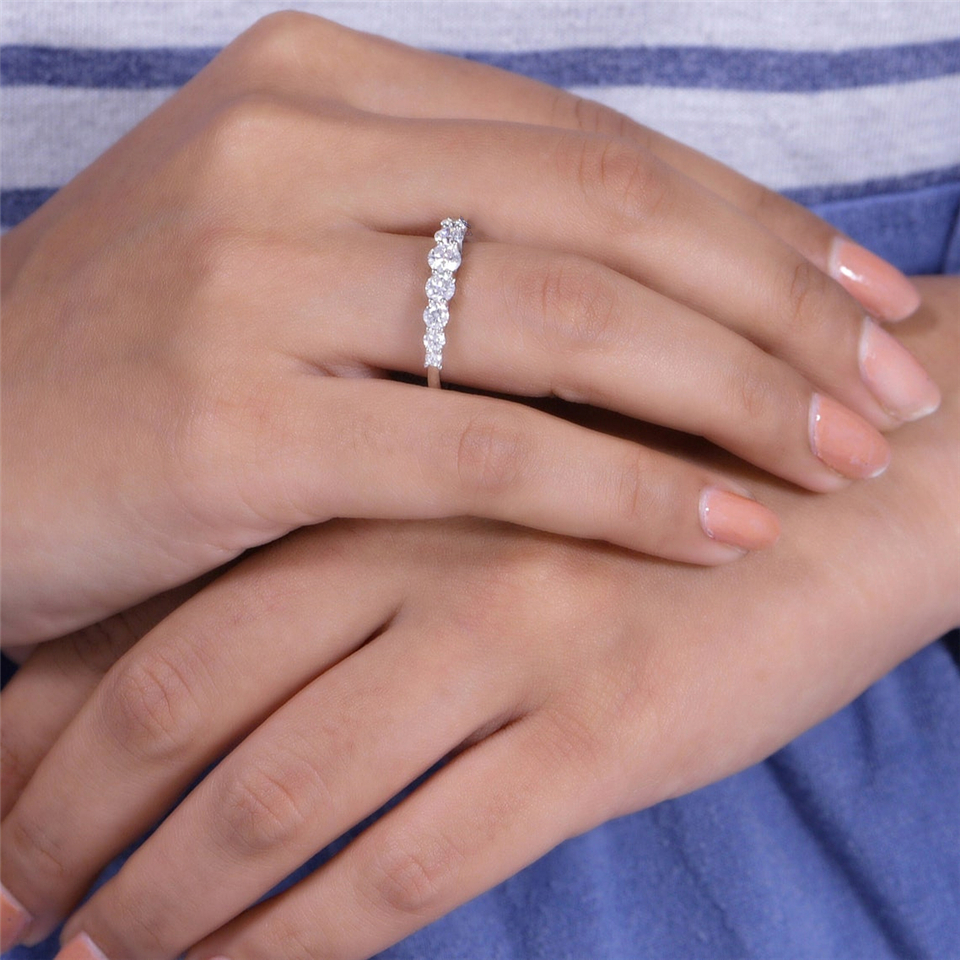 Jewelry Round Cut Lab Diamond 18K White Gold Real Gold Tapered Dainty Ring HPHT CVD Diamond Ring Women Eternity Band Ring