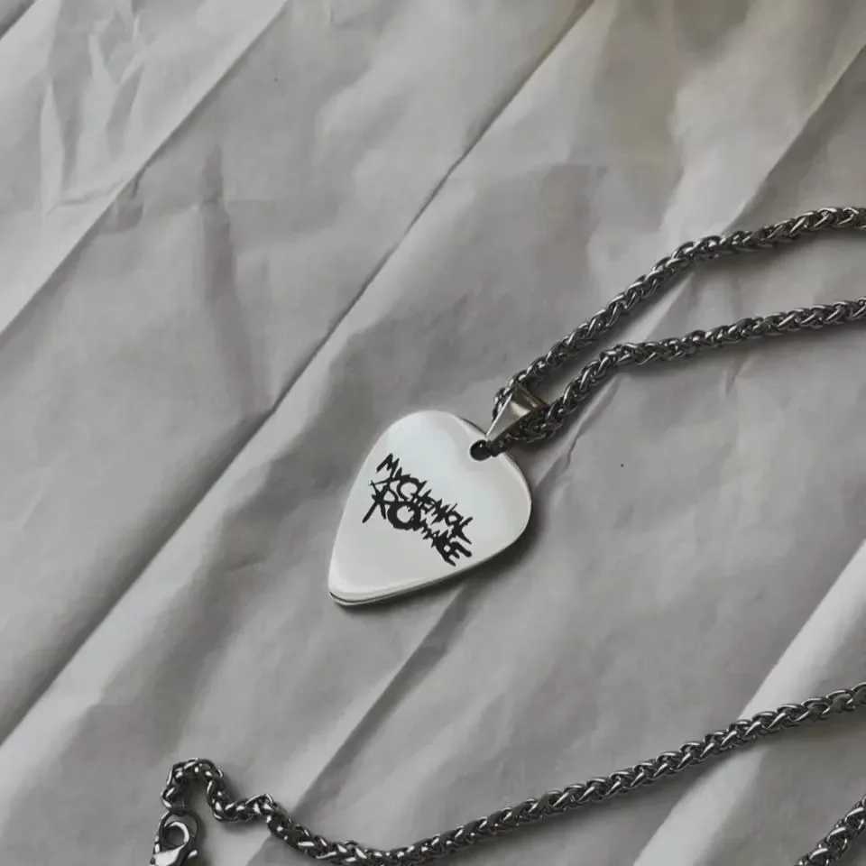 My Chemical Romance Cosplay Stainl Steel Necklace Men Women Rock Band Guitar Pick Pendant Choker Jewelry Accories GiftsXJ250219