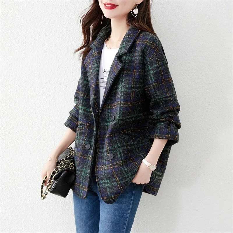 2024 Spring New Women's Petite Plaid Woolen Jacket High-End British Style Narrow Overcoat V-Neck Patterned Coat From China