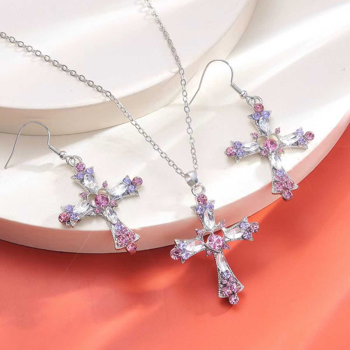 Pendant Necklaces 2024 New Bohemian Sweet Cool Style Spicy Girl Cross Necklace Female Heavy Industry Diamond Set Two Cross Necklaces H25219
