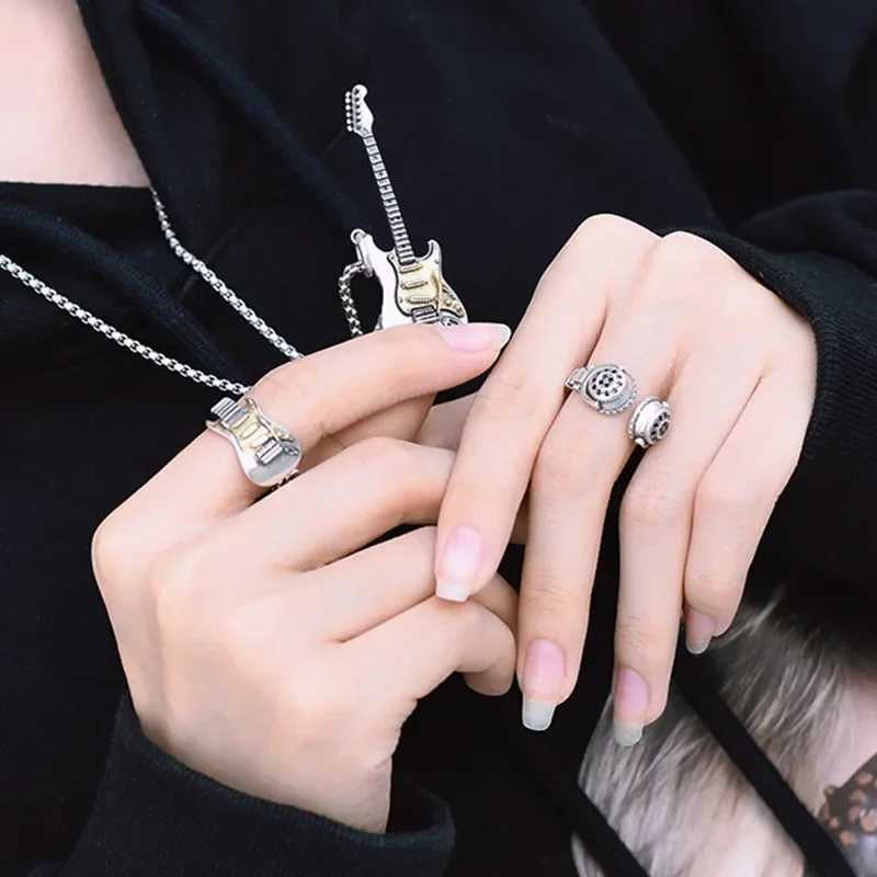 Retro Punk Music Guitar Necklace for Men Personalized Gothic Pendant Fashion Hip Hop Rock Singer Jewelry GiftXJ250219