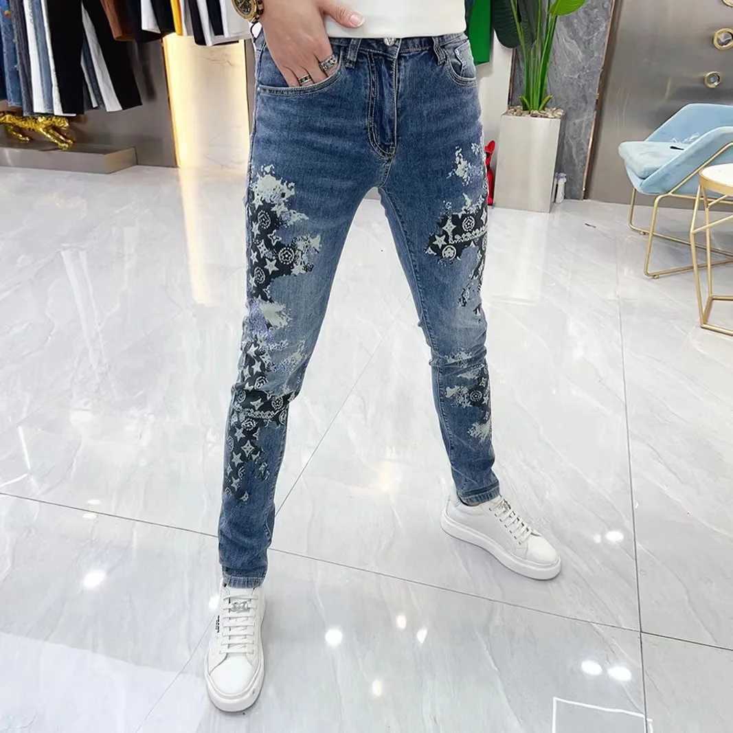 2023 Mens Skinny Jeans Brand Graffiti Printed Jeans Mens Spring Summer Personality Wash Elastic Slim Man Small Foot Denim Pants X250220