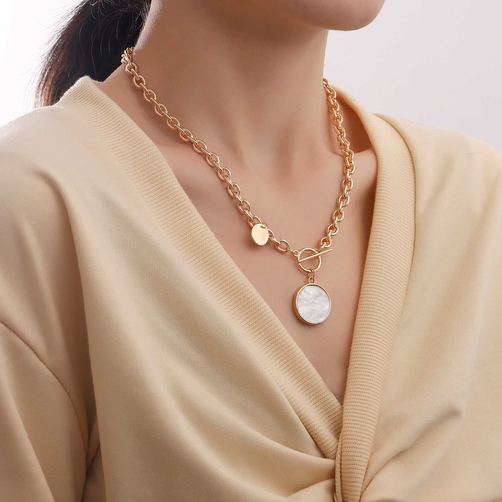 Pendant Necklaces Jewelry punk clavicle chain Christmas geometric Fritillaria Necklace womens fashion alloy sweater chain necklace H25219