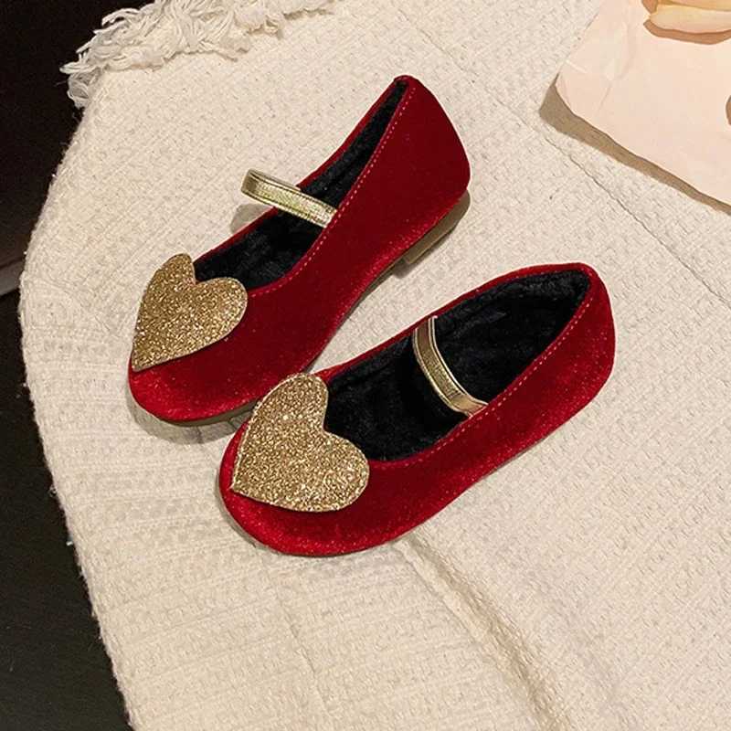 Girls Shoes 2023 Winter Childrens Fashion Brand Mary Jane Dress Ballet Princess Apartment Childrens Warm Fur Heart Shining Soft Sole X250220