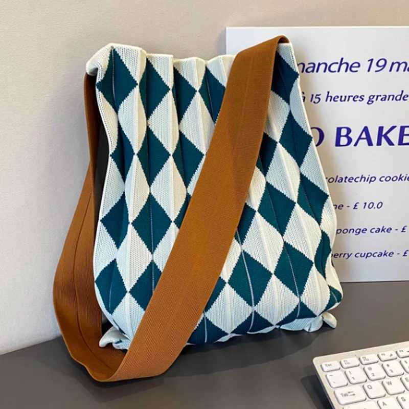 Large Capacity Women Handbag 2024 New Wrinkle Design Women Bag Fashion Folding Contrast Knitted Shoulder Bag Summer Beach Bag Z250219