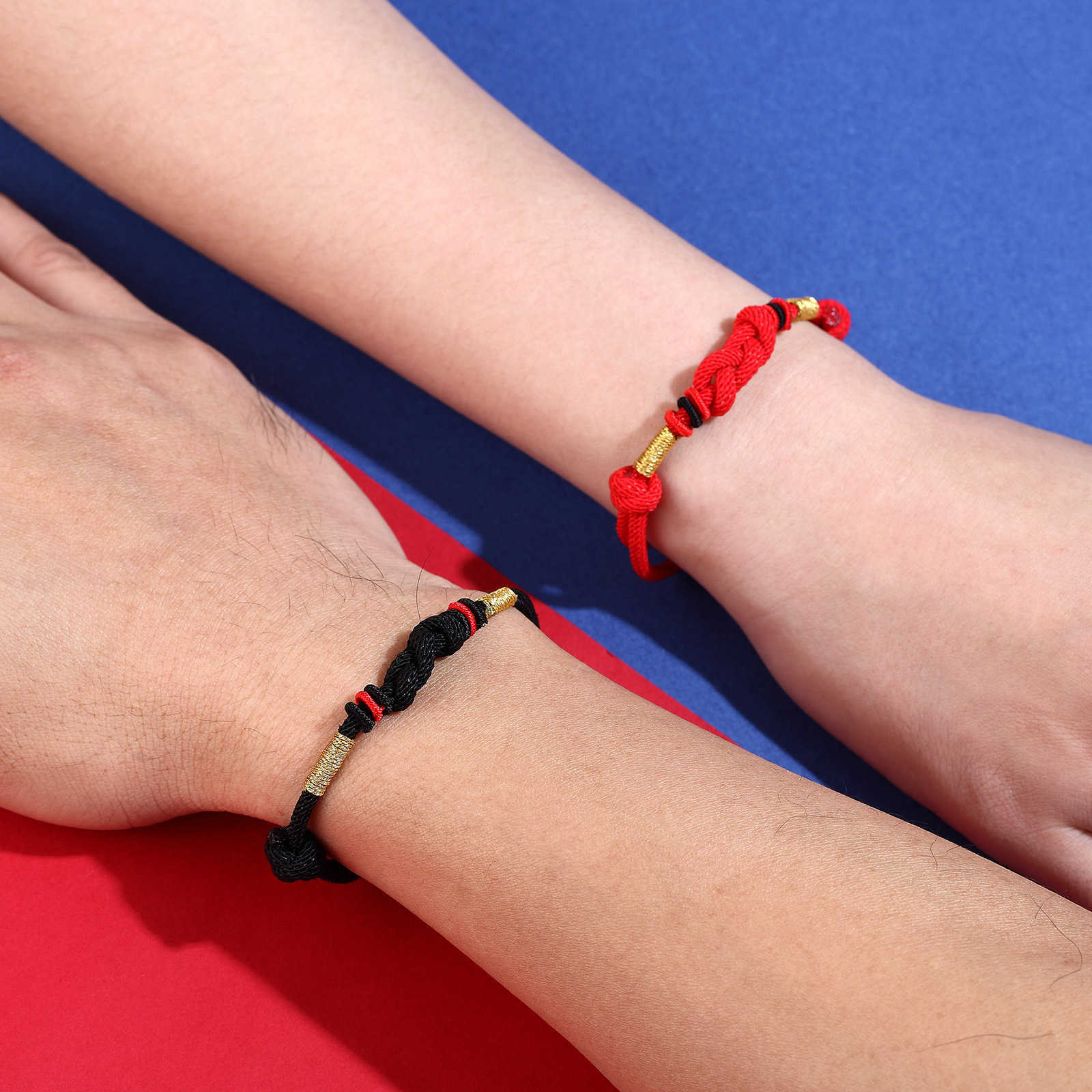 Charm Bracelets A pair of everlasting longing for each other a pair of commemorative hand strings. H25220
