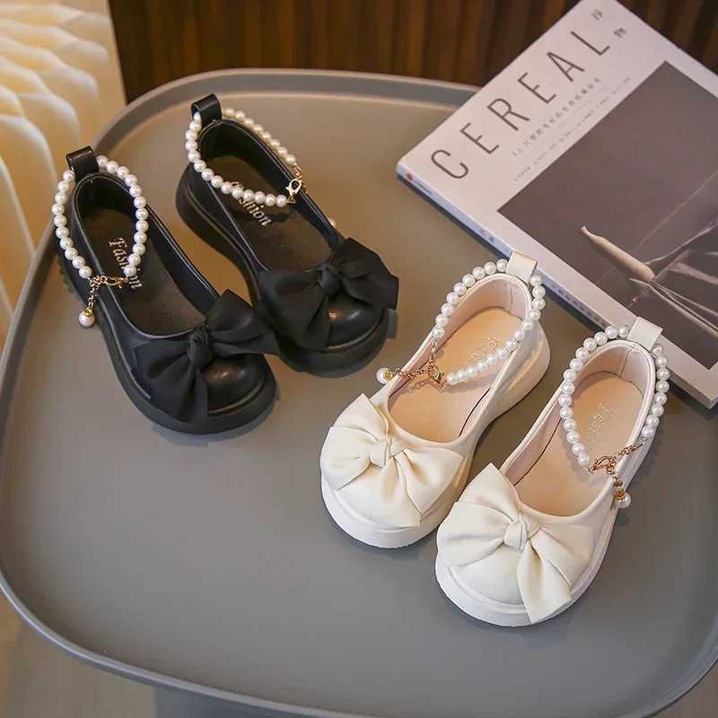 Childrens Fashionable Black Leather Shoes with Pearl Chain Bow Cute Girl Mary Janes 2023 New Kids Versatile Wedding Party Shoes X250220
