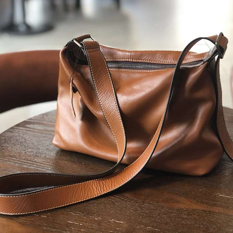 2025 New Genuine Leather Large-Capacity Shoulder Simple Leather Cowhide Messenger Travel Leisure Tote Big Bag
