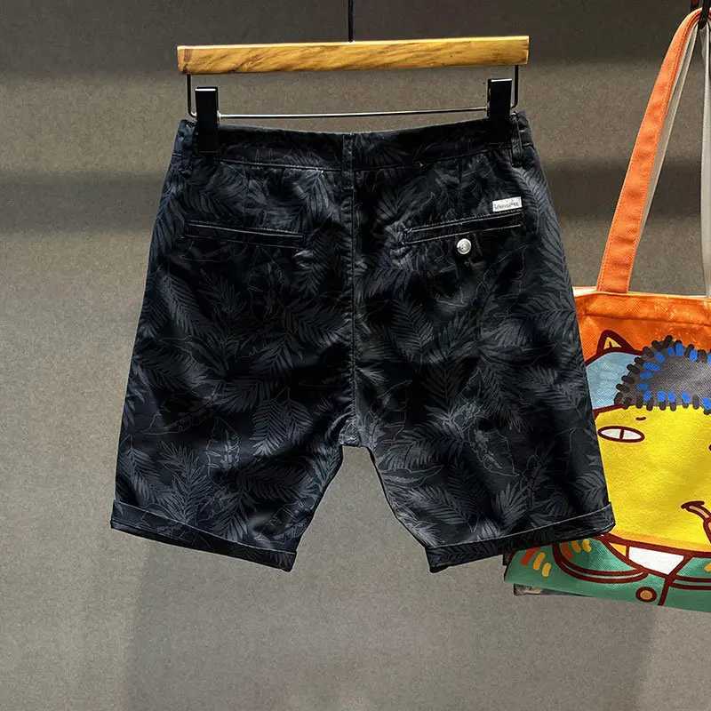 2024 New Leaves Camouflage Printed Casual Cargo Shorts Mens Summer Loose Stylish Beach Cropped Pants X250220