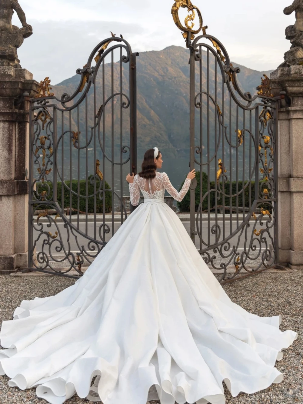 Elegant A e Women Wedding High Collar Long Sleeves Bridal Gowns Appliques Sequins Sweep Train Dress Custom Made vestidos de novia