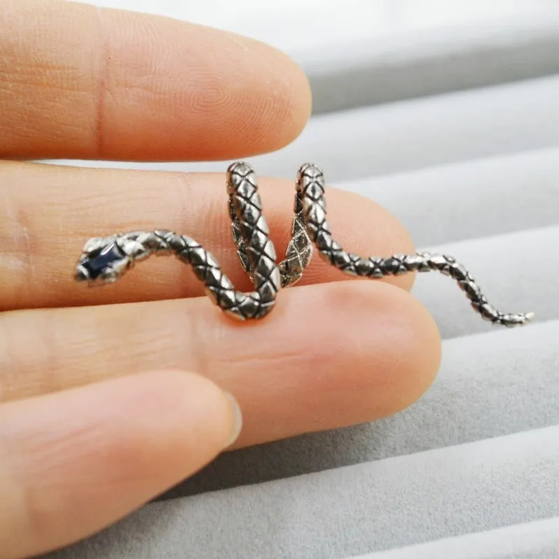 20 snake shaped PUNK EMO earrings cuff earrings packaging clip on earrings clip on female/male non perforated jewelry 250220