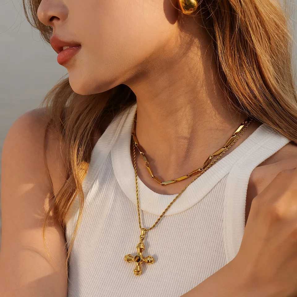 Stainl Steel Cross With Tiger Eye Stone Pendant Necklace Does Fade Women Men Couple Holiday Gift Necklace Versatile JewelryXJ250219