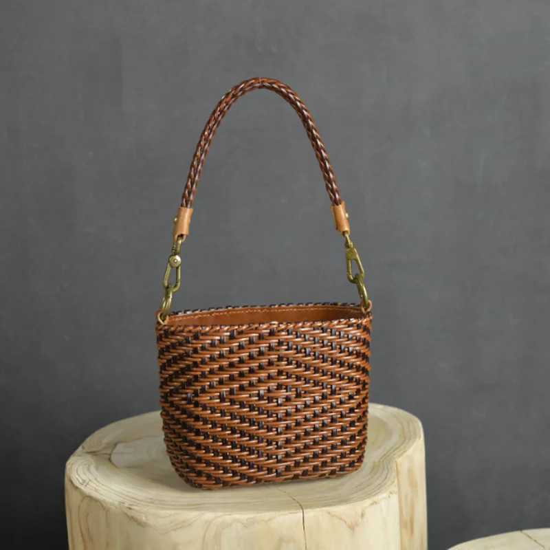 Autumn and winter new womens horizontal bag Japanese small square bag handmade woven personalized womens bag Z250219