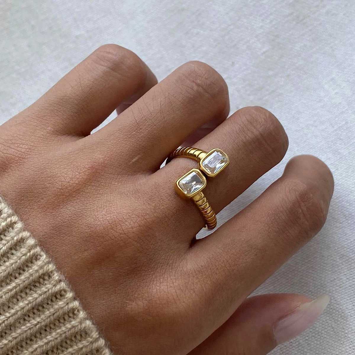 Uworld Luxury Shiny AAA Cubic Zirconia Stainless Steel Geetric Open-end Ring High Quality Texured Jewelry Accessories for We X250220