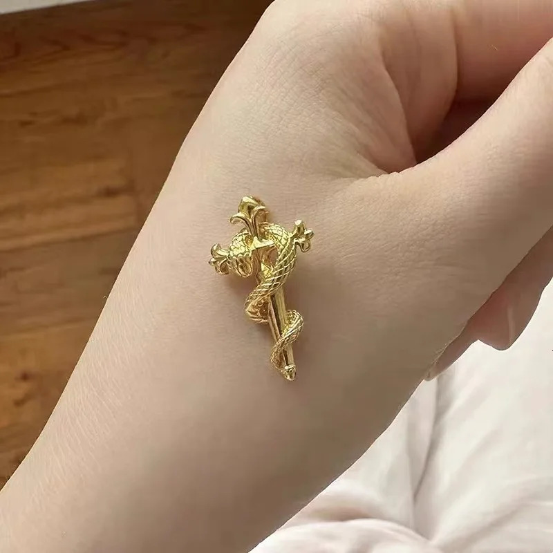 Real 18K Gold Cross Scepter Spirit Snake Pendant for Woman AU750 Pendant Necklace Fine Jewelry High-quality Banquet Gift 250220