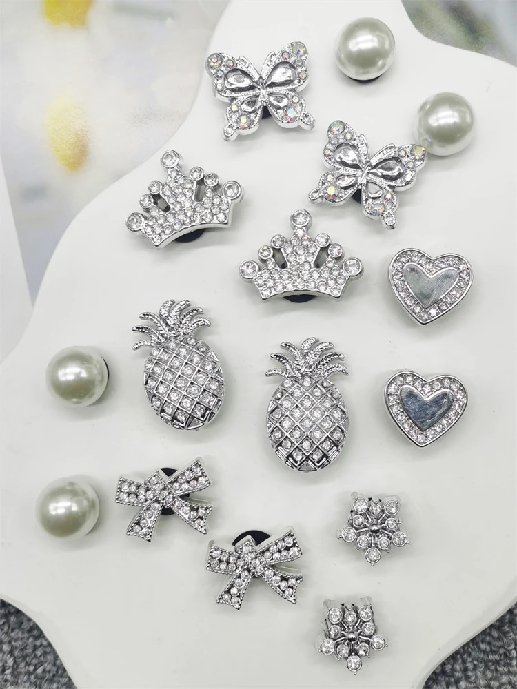 16PCS Rhinestone Pineapple Shoe Charms ABS Bling Crown Shoes Decorations Accessories DIY Lovely Silvery Clips Fit Sandals 250219