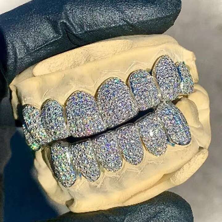 Pretty Moissanite Round Brilliant Cut Vvs Clarity Sparkg Dia Iced Out Sterg Sier Customize Tooth Grillz