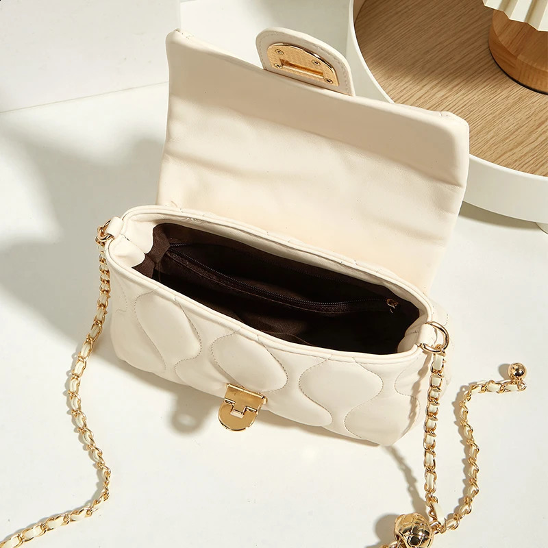 fashion Joker chain oneshoulder messenger bag female diagonal rhombic leisure underarm 250218