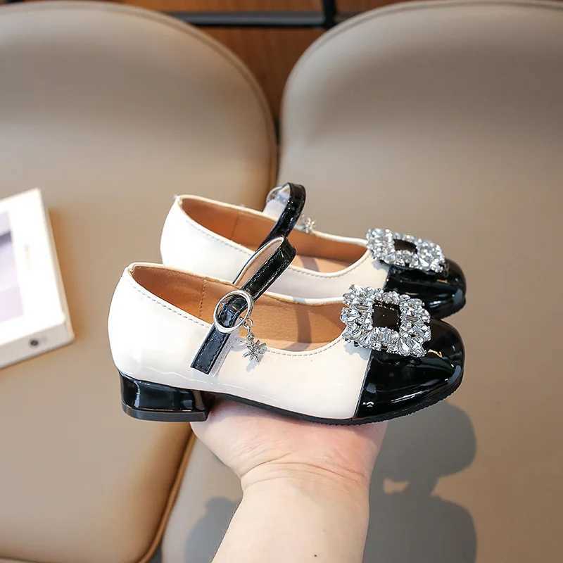 Girls leather shoes Princess Dress Shoes Baby Patent Brand Mary Jane Rhinestone Middle Heel Red Soft Sole Spring Fashion X250220