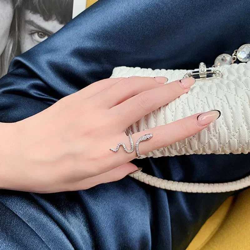 Sliver Gold Color Micro-Inlaid Zircon Snake Ring Finger Ring Fashion Punk Boy Girl Birthday Snake Ring Personality Jewelry X250220