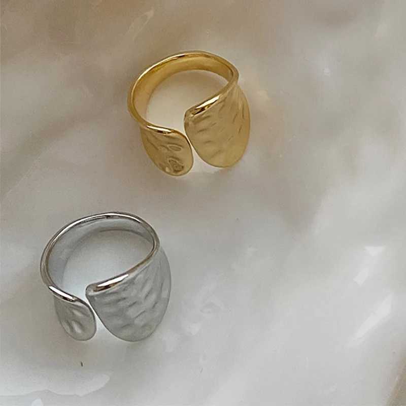 The new minimalist gold ring is a jewelry gift for the Wen couples new fashion retro punk Irregar Geely birthday party X250220