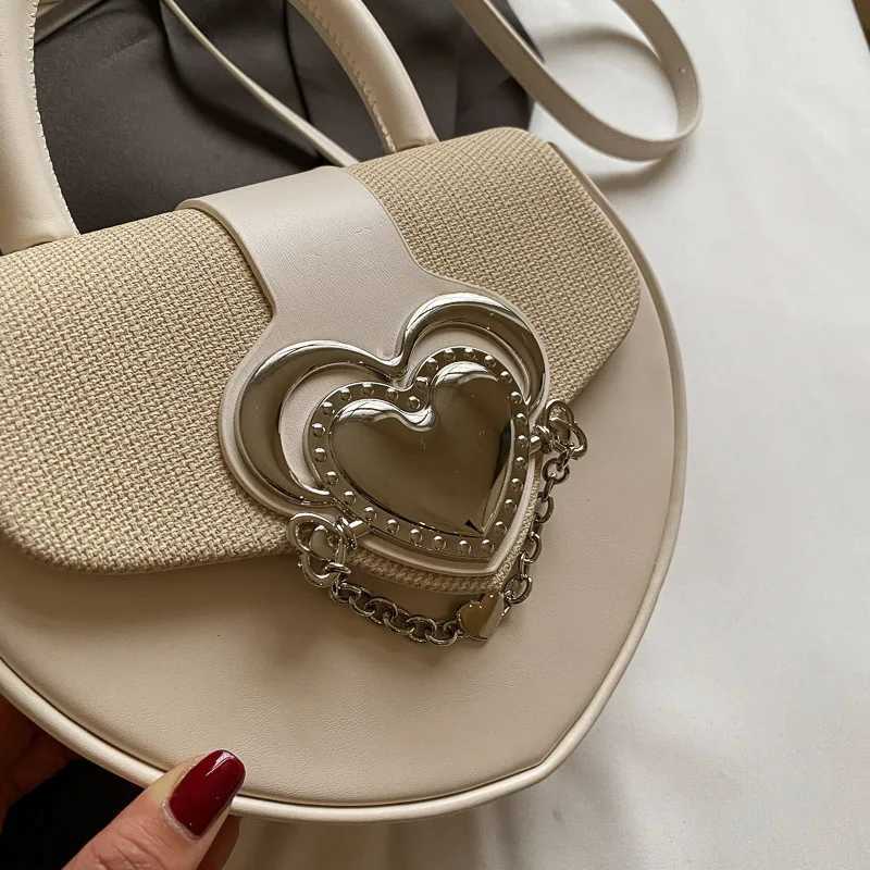 White and black heart-shaped girls heart handbag 2024 new trend fashion niche design crossbody bag Korean popular shoulder bag Y250319
