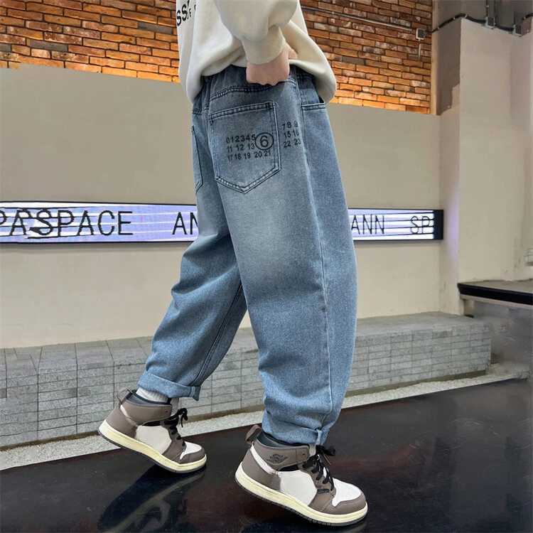 Korean version of boys street dance jeans wide leg pants childrens student jeans denim straight leg pants Z250220