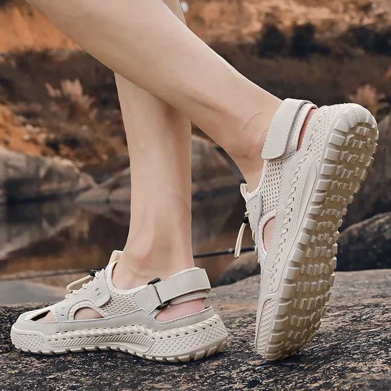 New Arrival Sandals Mens Trendy Summer New Leather Shoes and Hats Outdoor Leisure Sports Hollow Sandals Beach Shoes Handmade Silk Mesh Mens Shoes T250