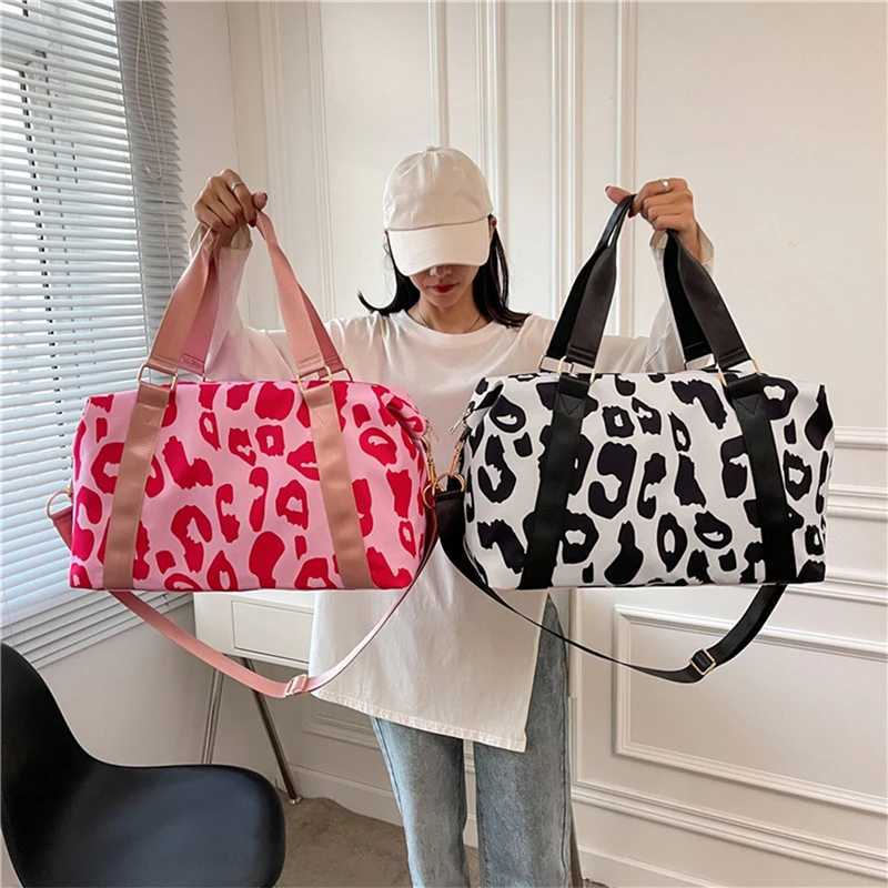 Womens weekend handbag with dry wet separation new fashion travel bag womens leopard print Oxford cloth fitness handbag Y250304