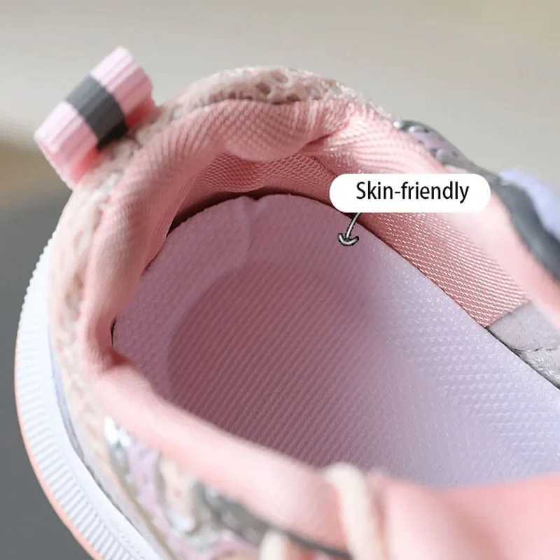 Athletic Outdoor Girls Sports 2024 New Style Soft Sole Childrens Casual Fashionable Breathable Stripe Dad Shoes for Kids Boy H260130