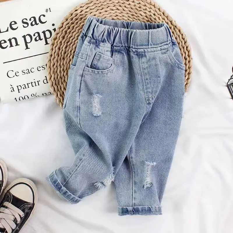 Childrens Clothing Baby Childrens Jeans 2024 Spring New 1-7 Year Old Boys and Girls Loose and Fashionable Perforated Jeans Z250220