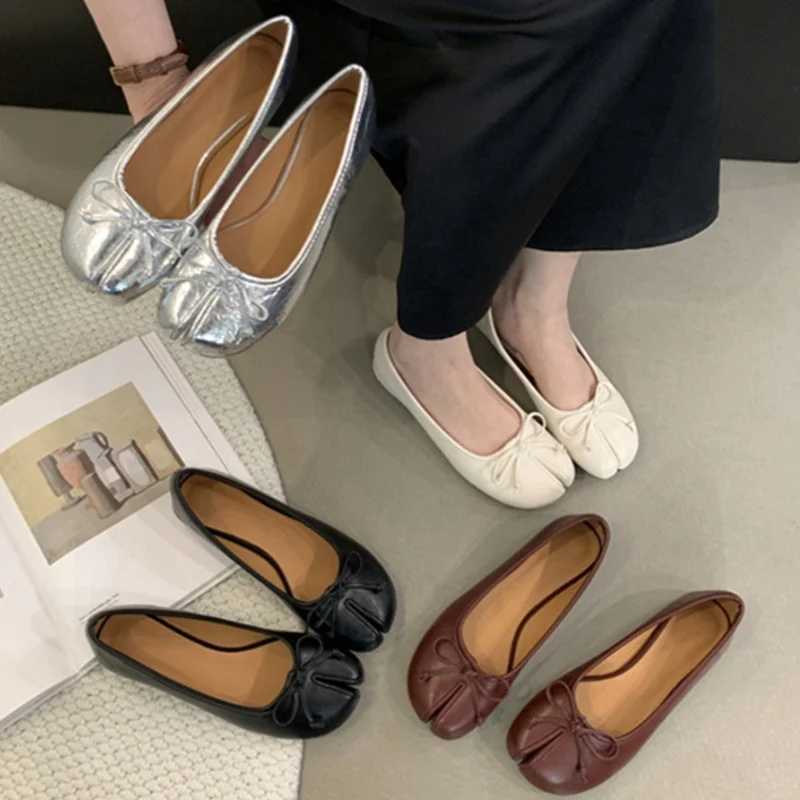 Brand new womens apartment soft ballet shoes slide on soft cushions Moccasins Tabi Ninja casual shoes MUJI womens shoes bow knot MUJI Y250220