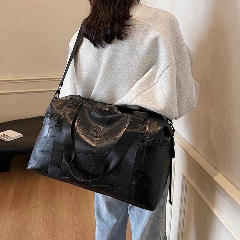 Designer Fitness Tote Large-Capacity Travel Bags Simple Black Handbags Sports Womens Pu Leather Shoulder Crossbody Bags 2025 Y250221