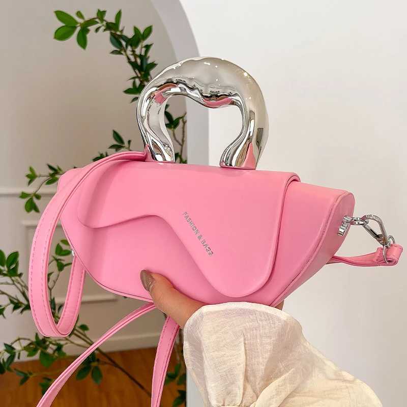 This years popular niche design with contrasting color bags 2023 new womens bags versatile summer crossbody bags mini wing Y250220