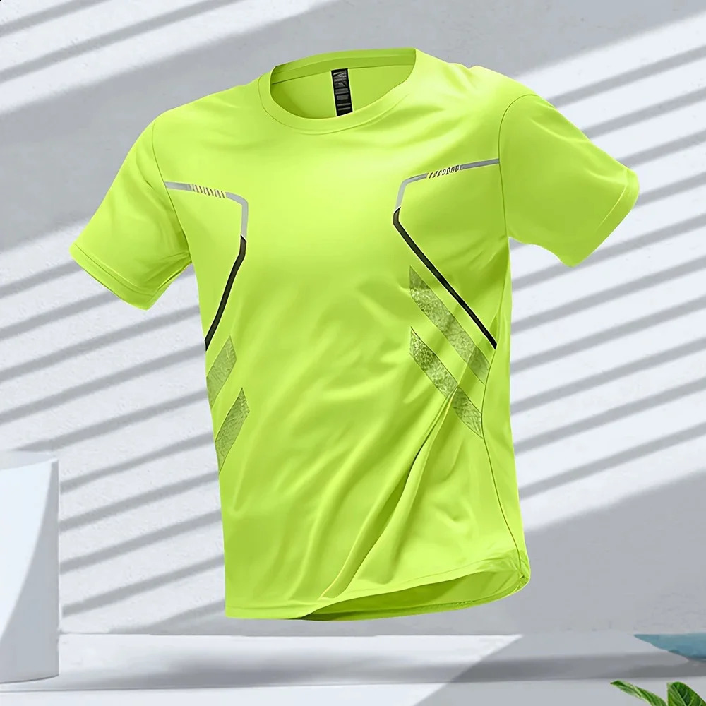 Mens Tshirts Sport Running Tshirt Men Quickdrying Breathable Short Sleeve Round Neck Active Tee Outdoor Workout Clothing 250213