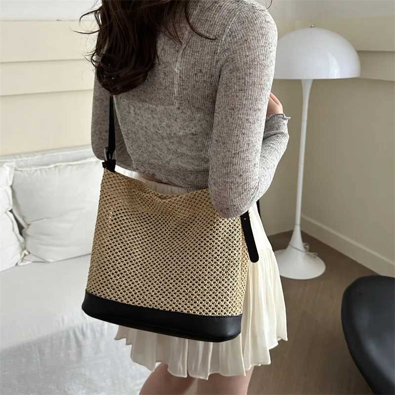 Fashion Straw Women Shoulder Bags Woven Female Handbags Large Capacity Summer Beach Straw Bags Casual Tote Purses England Style