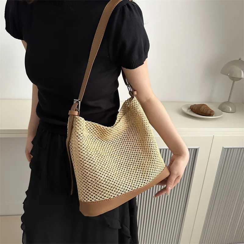 Fashion Straw Women Shoulder Bags Woven Female Handbags Large Capacity Summer Beach Straw Bags Casual Tote Purses England Style