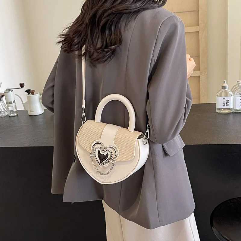 White and black heart-shaped girls heart handbag 2024 new trend fashion niche design crossbody bag Korean popular shoulder bag Y250319