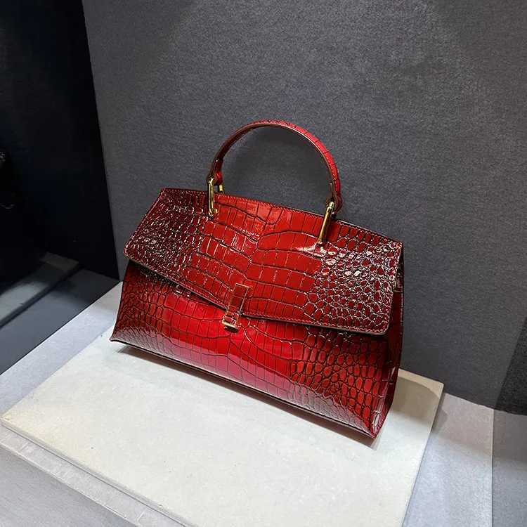 Luxury Fashion Leather Women Handbags Crocodile Pattern Lady Shoulder Messenger Red Bag New Large Capacity Portable Shell Bags Z250220
