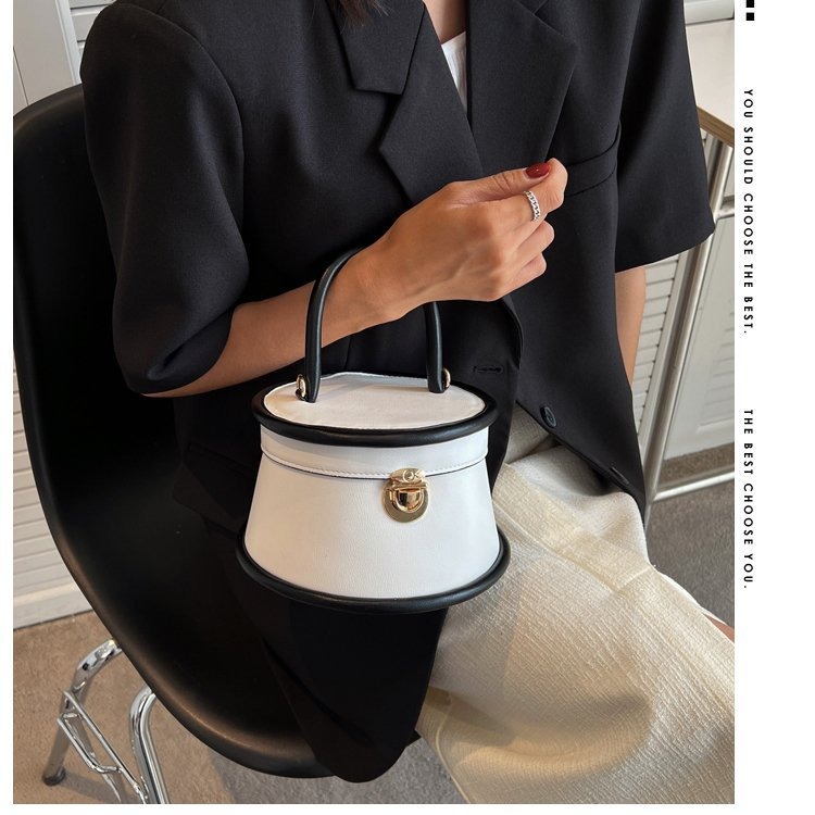 Free shipping 2025 designer Shoulder Bags For womans handbag simple fashion women Latch crossbody Bag Leisure bucket bag