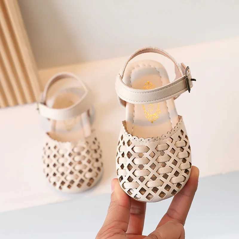 Summer Sandals New Childrens Sandals Girls Woven Hollow Fashion Princess Shoes Anti-kicking Flat Soft Bottom Baby Toddler ShoesXJ250221