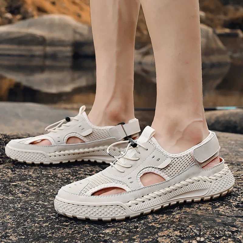 New Arrival Sandals Mens Trendy Summer New Leather Shoes and Hats Outdoor Leisure Sports Hollow Sandals Beach Shoes Handmade Silk Mesh Mens Shoes T250