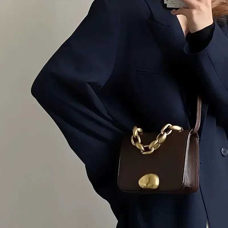 Handbags Niche Design Sense Clutch Bag for Women 2023 New Fashion Square Crossbody Bag Temperament All Match Chain Bag Z250220