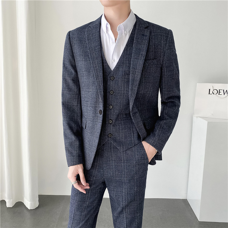 X220Elegant Men's Fall Seasonal Outfit - Classic Plaid Suit Trio Featuring a Modern Korean Touch