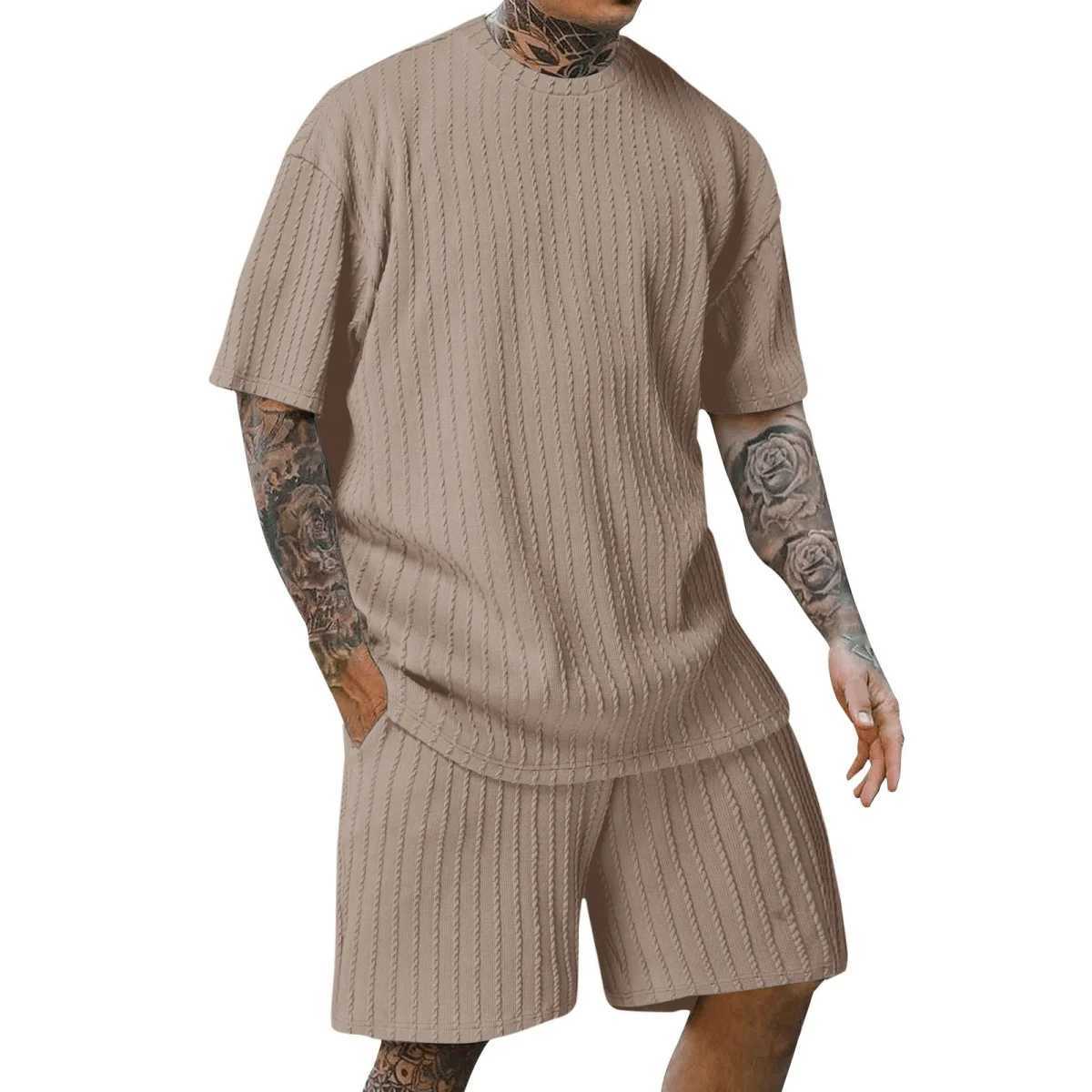 Mens new fashion summer sports solid color crew-neck vertical stripe T-shirt shorts short-sleeved suit W250221