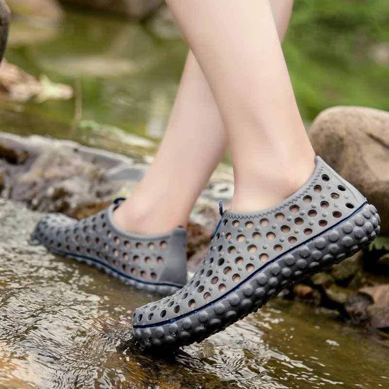 New Arrival Unisex Fashion Beach Sandals Men Anti Slip Thick Sole Slippers Lightweight Summer Flip Flops Garden Water Shoes Man Women T250220