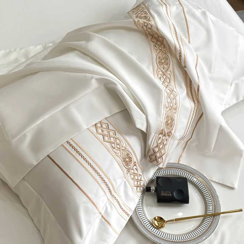 100% Egyptian Cotton Luxury Gold Embroidery Hotel Style Bedding White Grey Duvet Cover Set Fitted Sheet Bed Sheet PillowcasesXJ250220