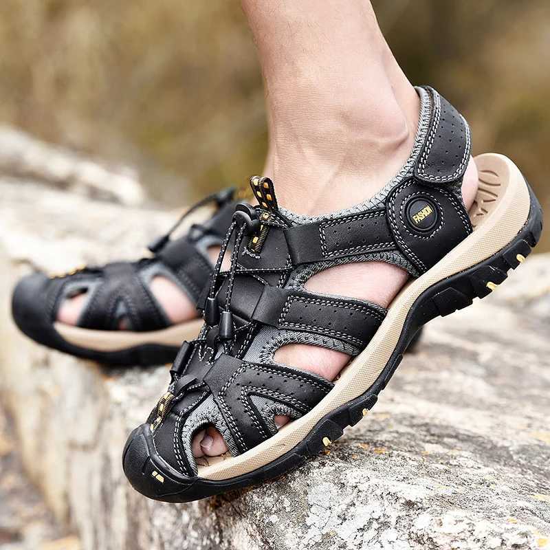 New Arrival Summer Sandals Mens Baotou Beach Shoes Soft Sold Leather Anti Slip Outdoor Hollow Breathable Daily Casual Mens Shoes Slippers T250220