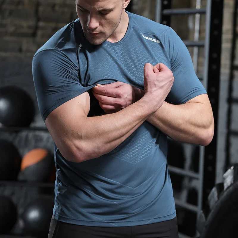 Mens thin ice silk top running short sleeved sports T-shirt gym fitness muscle training sportswear dry fitness tight fitting track and field clothes W