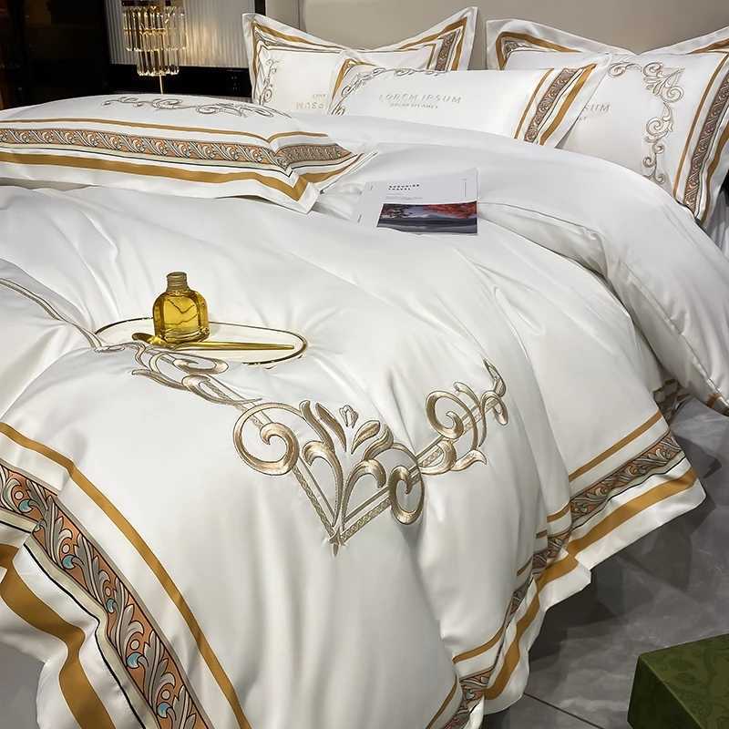 European Style Gold Edge Embroidered Bedding Set Luxury White Satin Cotton Duvet Cover Bed Sheets Pillowcases King Queen SizeXJ250220